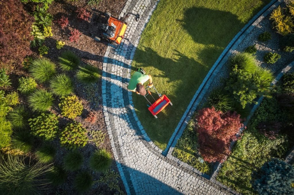 How Professional Commercial Landscape Maintenance Brings in a Return on Investment roi commercial business costs spaces